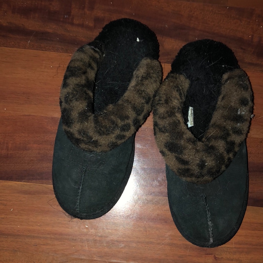 Ugg slippers size 9 women’s
